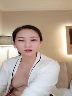 气质少妇露脸深夜发骚最懂如何让自己高潮